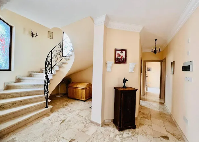 Villa Rosa By Holidaykeys *