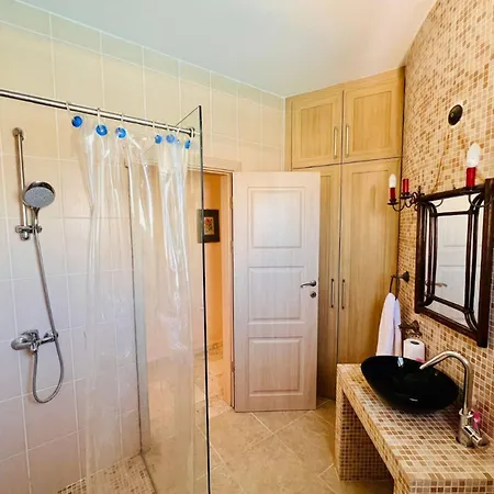 Rosa By Holidaykeys * Кирения