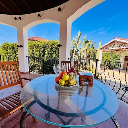 Rosa By Holidaykeys קיירניה