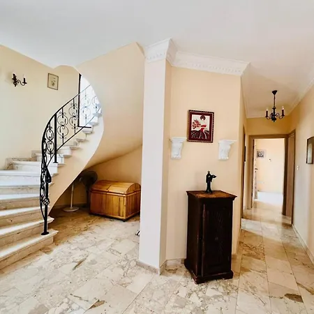 וילה Rosa By Holidaykeys *